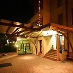 蒙泰雷亚莱酒店