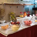 蒙泰雷亚莱酒店