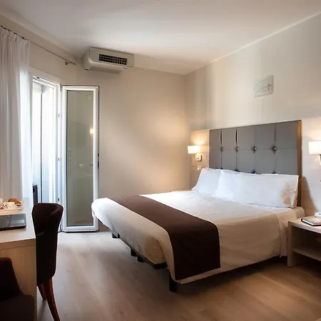 Montereale ホテル 3*